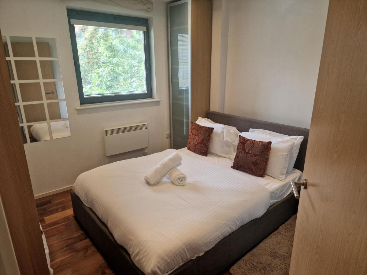 Immaculate 1-Bed Apartment In Londres Exterior foto